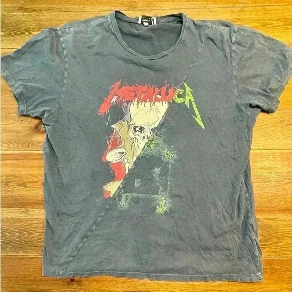 L | Metallica Diagonal Chest Seam | Grunged | Faded Seams - Picture 1 of 3